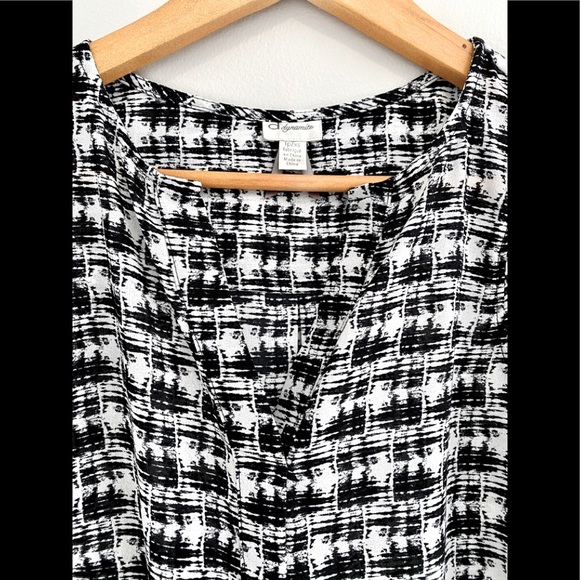 Dynamite black white sleeveless blouse XS - Picture 3 of 5
